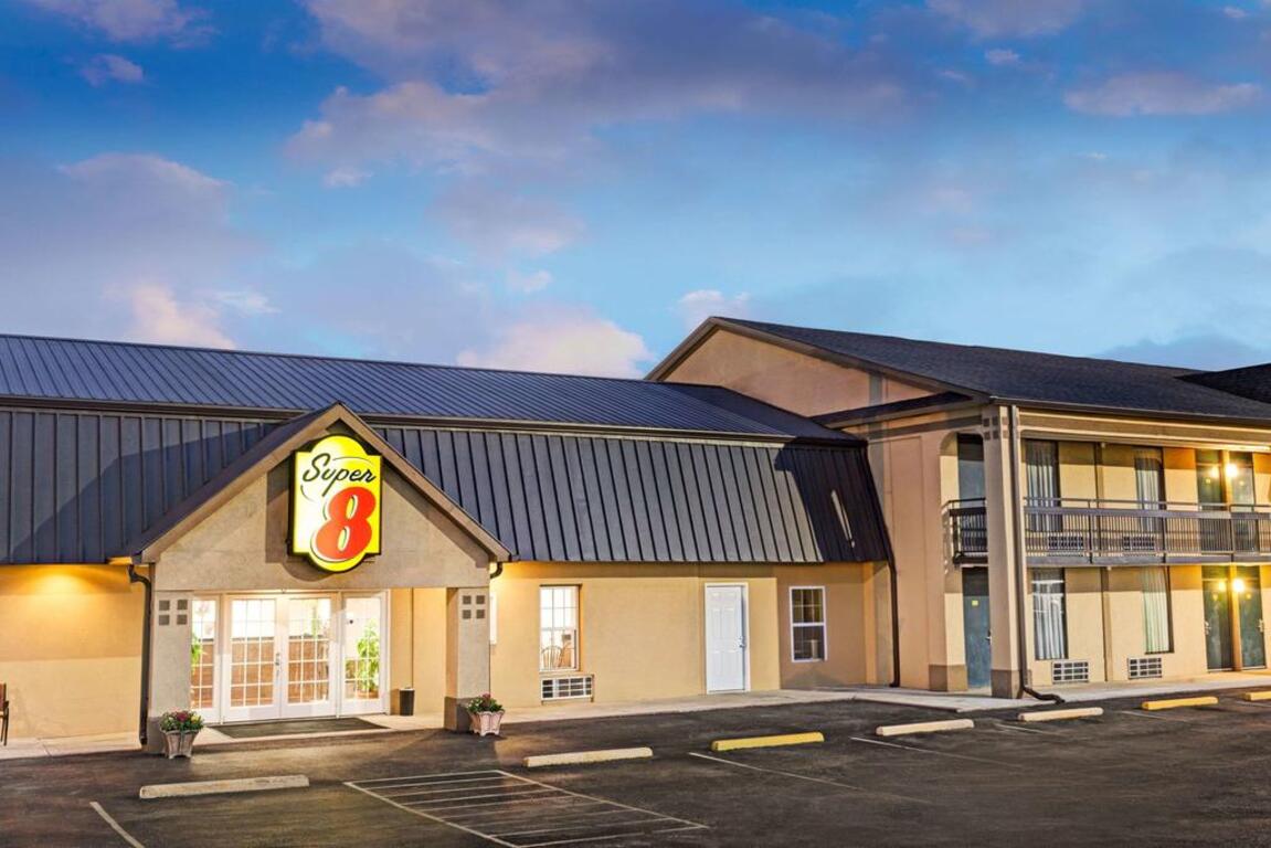 Super 8 by Wyndham Carrollton GA photo