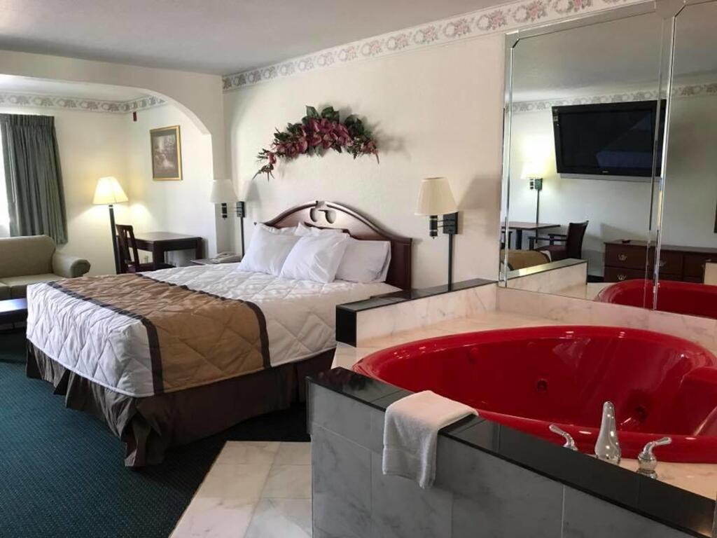 Garden inn & suites pine Mountain photo