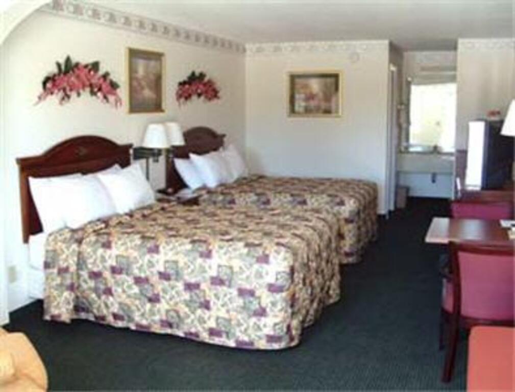 Garden inn & suites pine Mountain photo
