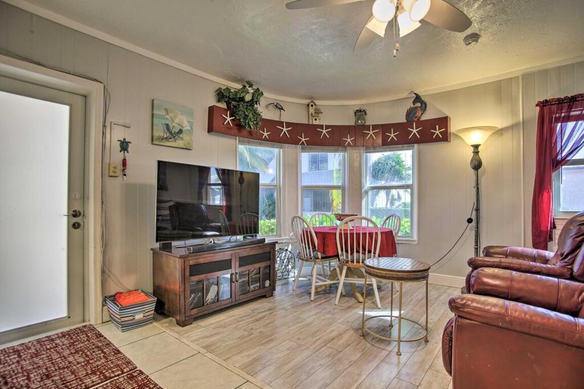 Sunny Hollywood Hideaway - 200 Feet to Beach! photo