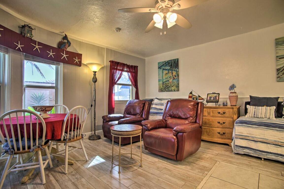 Sunny Hollywood Hideaway - 200 Feet to Beach! photo