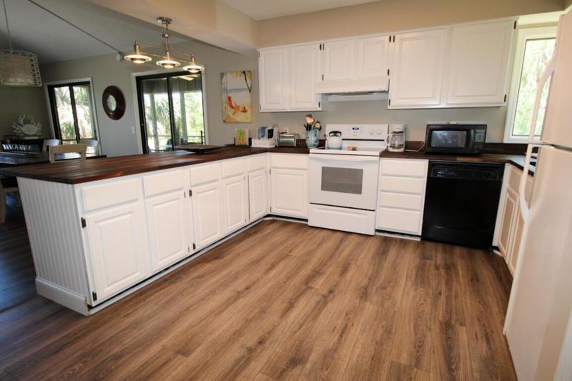 359 Tarpon Boulevard - Three Bedroom House photo