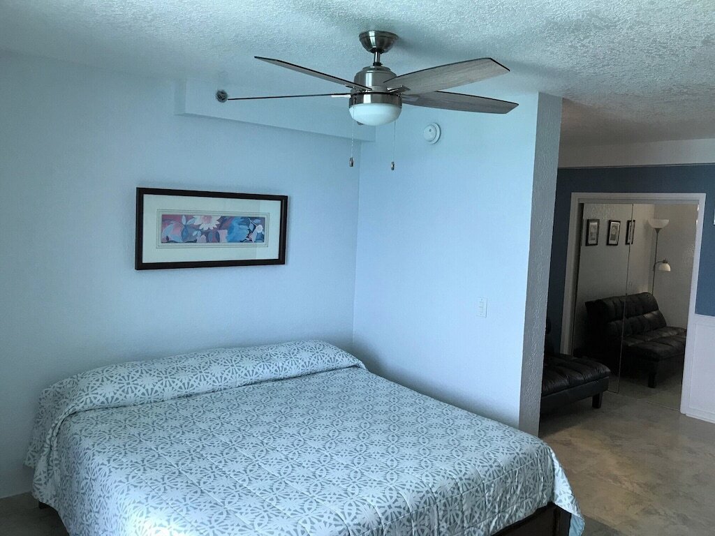 Fantastic Balcony Beach front View in the best area with parking. photo