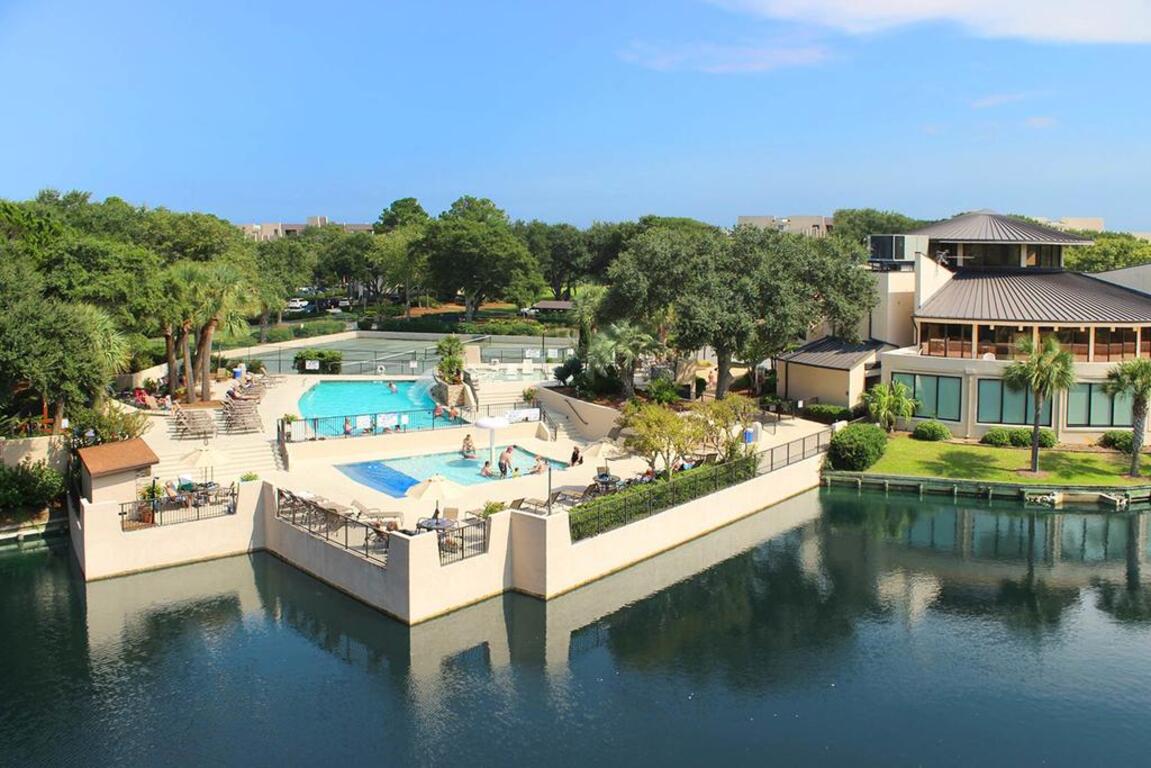 Island Club 2 photo
