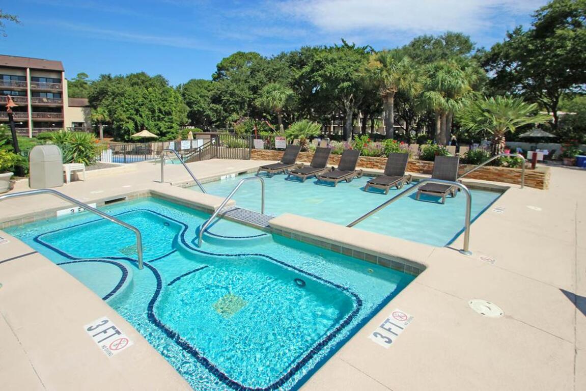 Island Club Condos 2 photo