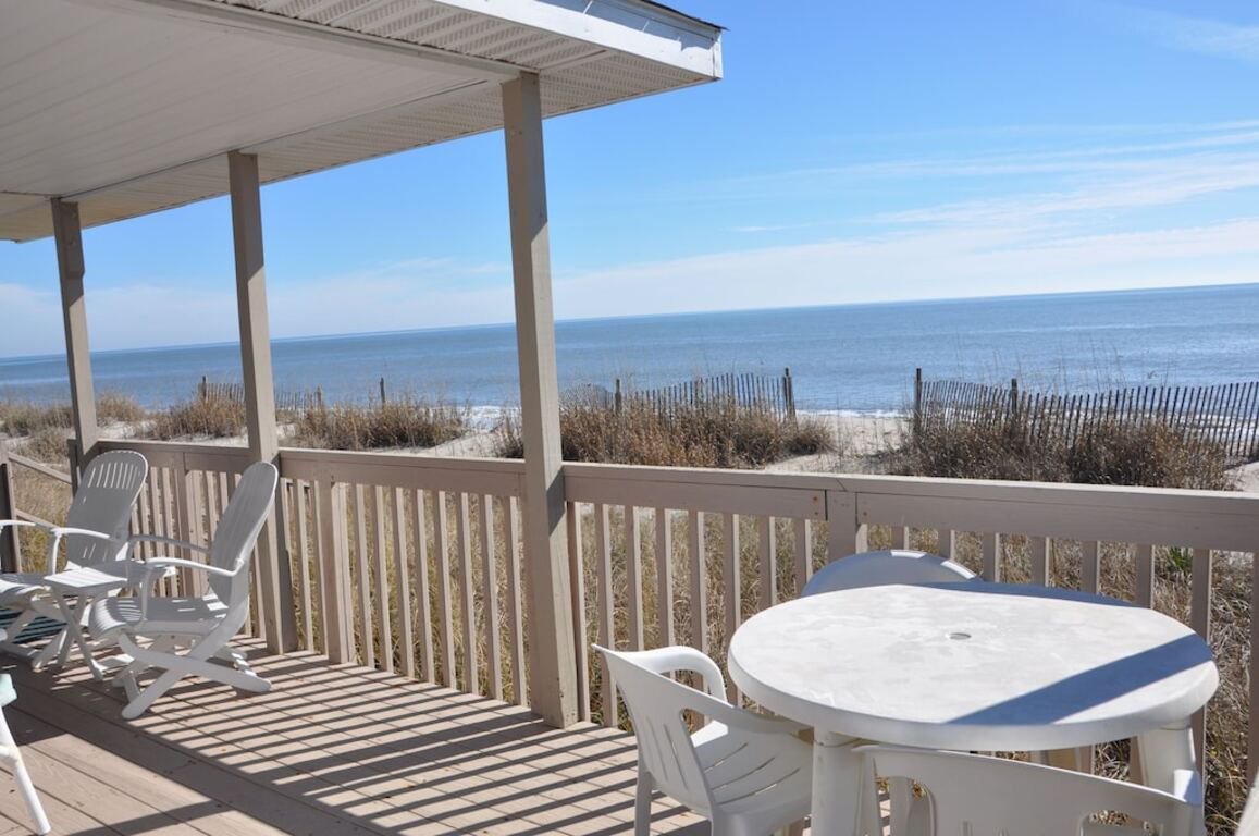 Rare Oceanfront 1 Bedroom Escape - Downstairs Apartment - Weekly Rental photo