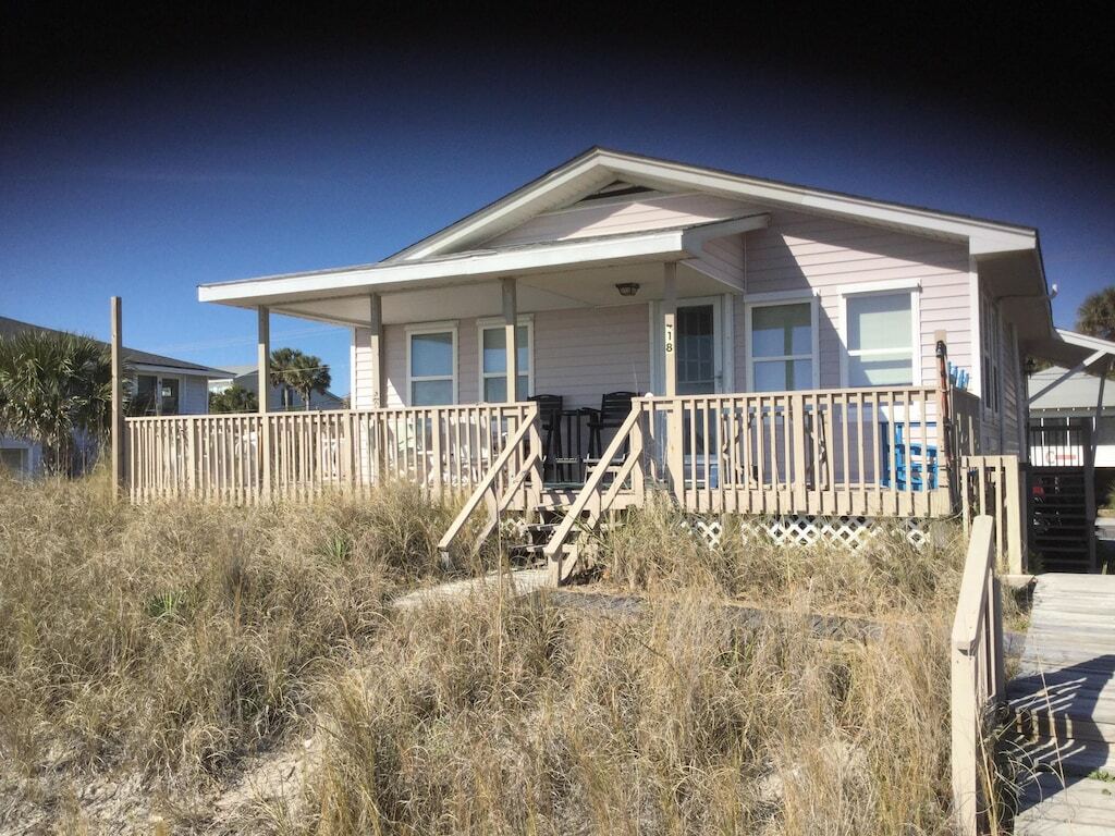 Rare Oceanfront 1 Bedroom Escape - Downstairs Apartment - Weekly Rental photo