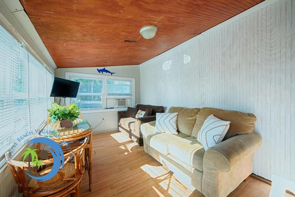 Oceanfront Ocean Drive Cottage photo
