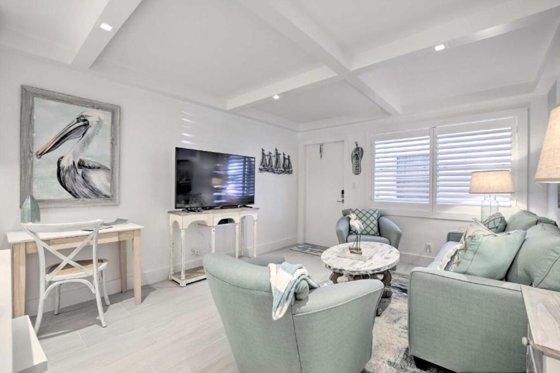 Coastal Downtown Naples Condo - Walk to the Beach! photo