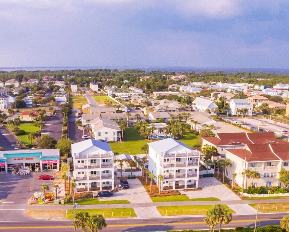 Double The Luxury! TWO Resort Pools, Gulf Views, Putting Greens, Sleeps 64 photo