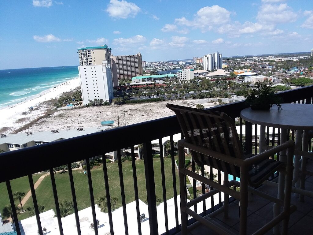 Feb SALE $99 per night. 16th floor Incredible views of Gulf & city of Destin photo