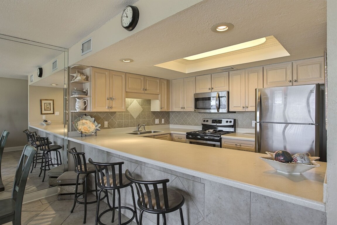 Destin Beach Club 215 - Gulf Front, Heated Community Pool, Free Beach Service! photo