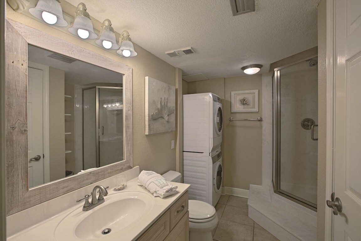 Destin Beach Club 215 - Gulf Front, Heated Community Pool, Free Beach Service! photo