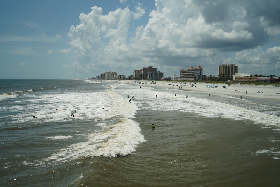 Ocean waves at Jacksonville Beach