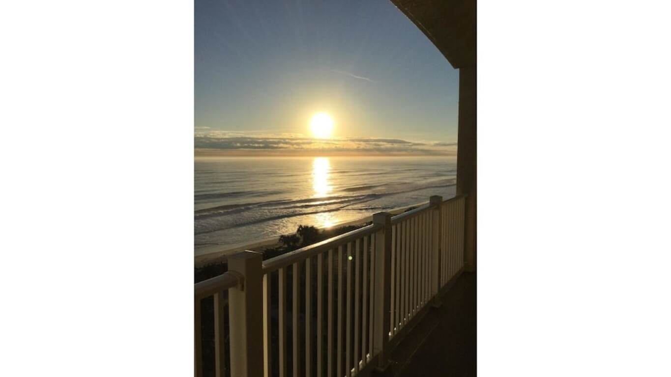 Direct Ocean Front Penthouse, Vacation In The Lap Of Luxury ! photo