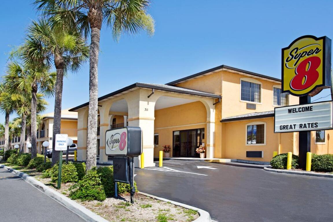 Super 8 by Wyndham St. Augustine Beach photo