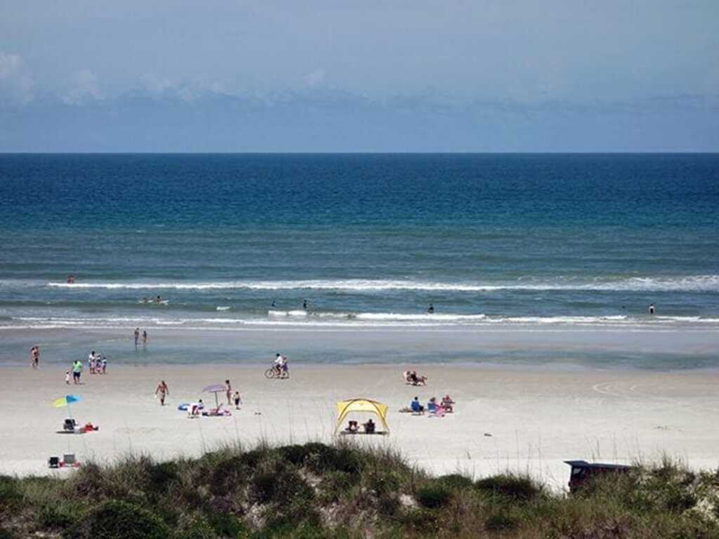 Beachers' Lodge #402 top-floor 1 bedroom condo with stunning oceanfront view photo
